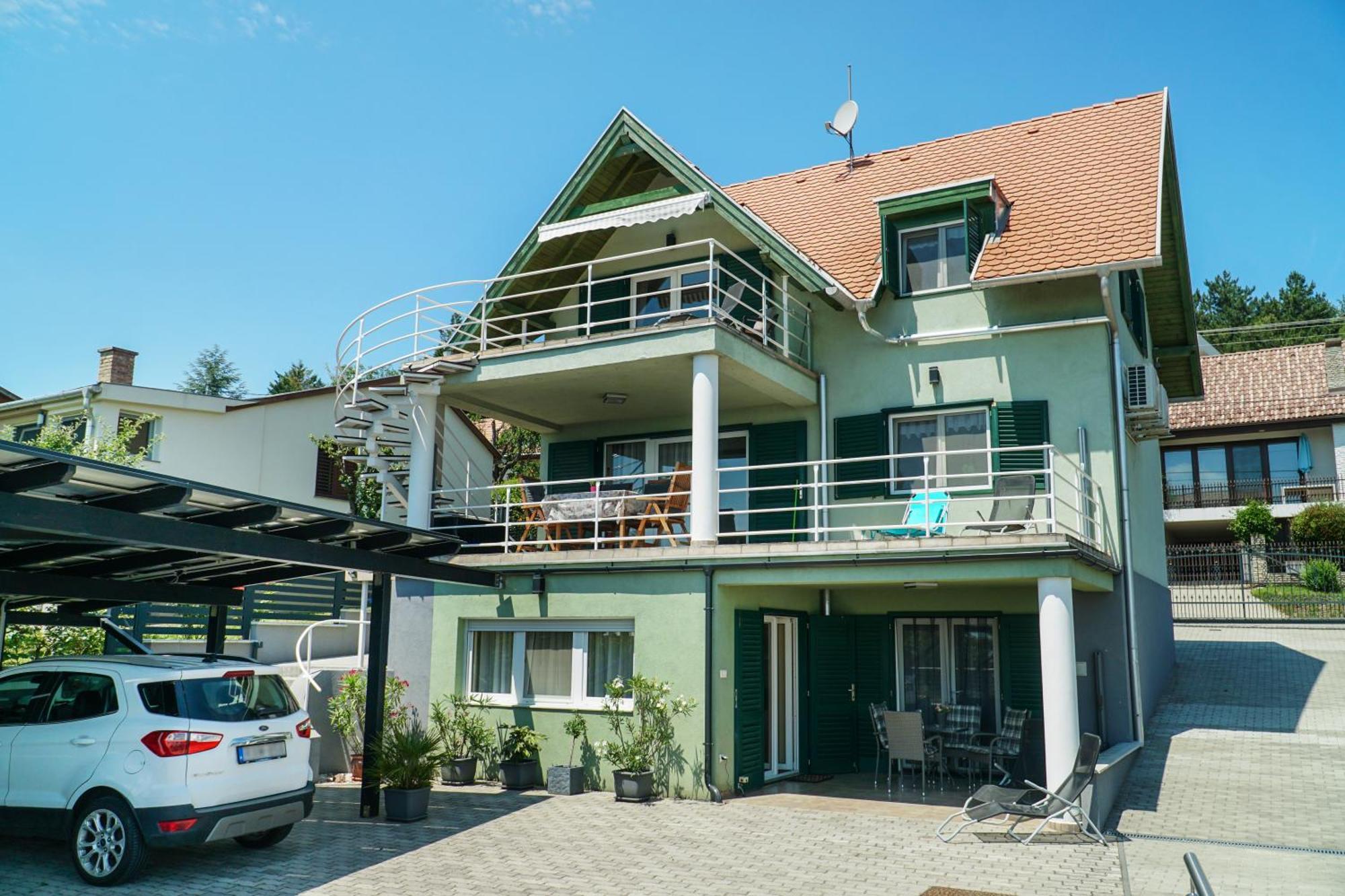Fuegefa Apartman Balatonalmádi Екстериор снимка