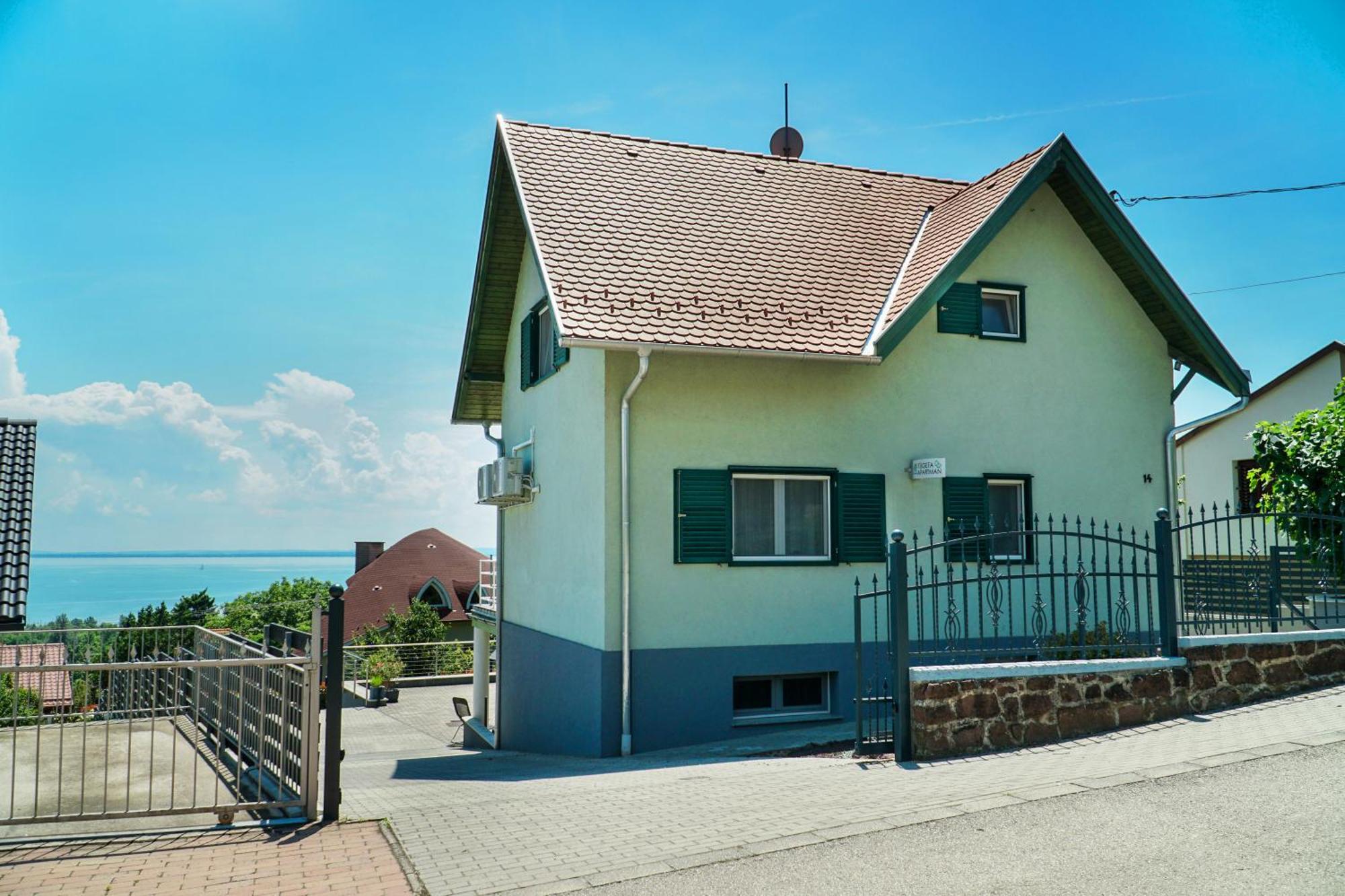 Fuegefa Apartman Balatonalmádi Екстериор снимка